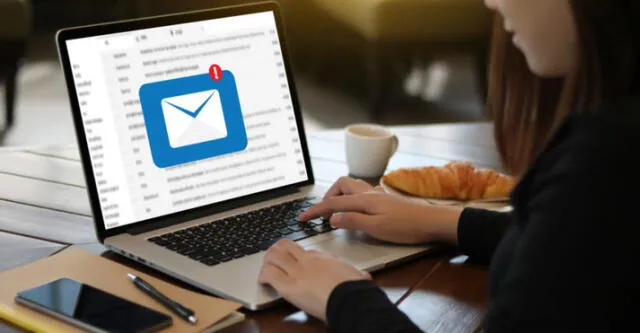 Evita revisar tu correo electrónico si estas usando una red WIFI pública. Foto: Eketing