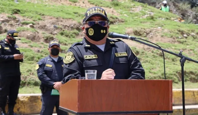 El jefe de la Macro Región Policial de Áncash, general PNP Fredy Aristo del Carpio León, gestionó la adquisición de 123 camionetas 4x4 para las comisarías de dicha localidad. Foto: Olimpio Cotillo