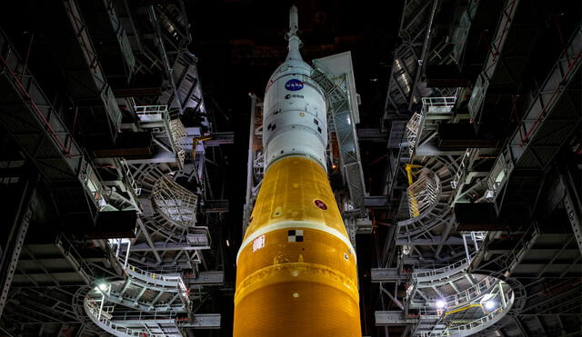 Nave espacial Orión y parte superior del cohete SLS, que conforman la misión Artemis I. Foto: NASA
