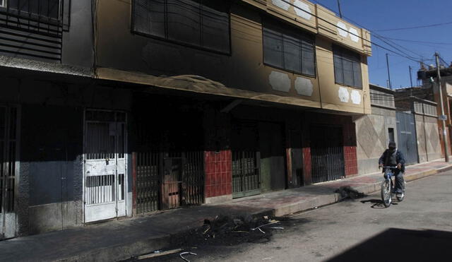 Así quedaron las fachadas de lugares donde funcionan discotecas. Foto: Juan Carlos Cisneros/La República