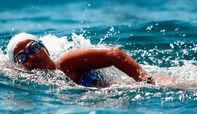 "La natación es muy muy silenciosa. Escuchas el agua, las burbujas, tu respiración, entonces ese silencio te lleva a una introspección, como a hablar contigo, a reflexionar", declaró Nora Toledano. Foto: El Sudcaliforniano