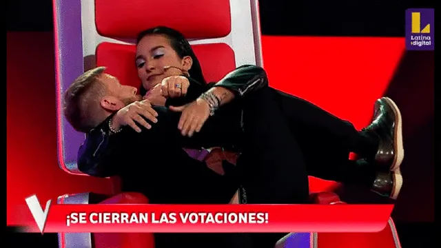 Noel Schajris y Daniela Darcourt protagonizaron escena en "La voz Perú". Foto: Latina