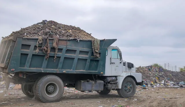 Personal de la municipalidad de Sullana y pobladores ayudaron con el recojo de residuos. Foto: MPS