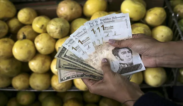 El valor del dólar paralelo en Venezuela llegó a Bs. 6,95, mientras que en el mercado oficial quedó establecido en Bs. 6,18, según el Banco Central. Foto: AFP