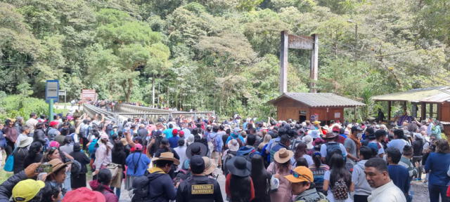 La Ministra Chávez escuchó el pliego de reclamos de los pobladores y se comprometió en volver a Machu Picchu con una solución. Foto: Municipalidad de Machu Picchu