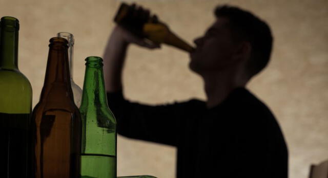 El alcoholismo es una enfermedad que afecta a toda la familia. Foto: cadenaser