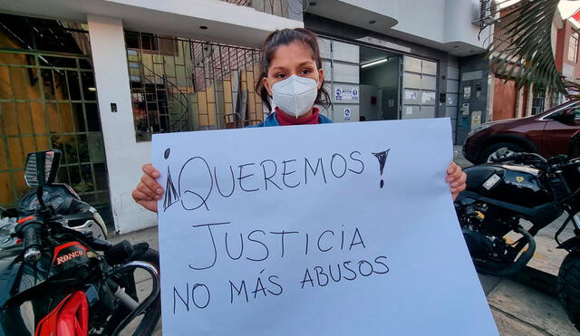 La familia denuncia maltrato por parte del personal médico del Hospital Hipólito Unanue. Foto: María Pía Ponce / URPI - LR