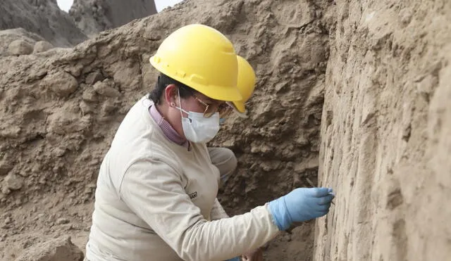 Técnicos de la DDCLL recuperan muros de Huaca Takaynamo. Foto: DDCLL