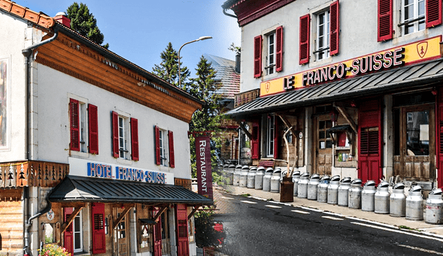 El hotel Arbez se encuentra ubicada en el pueblo La Cure, el cual está dividido los países de Francia y Suiza. Foto: composición LR/Arbezie Franco -Suisse/Facebook