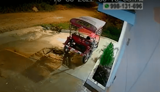 En Tarapoto, mototaxi se mueve sin conductor al volante. Foto: captura de América TV