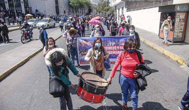 Trabajadores marcharon por las calles de la ciudad. Foto: Rodrigo Talavera/La República