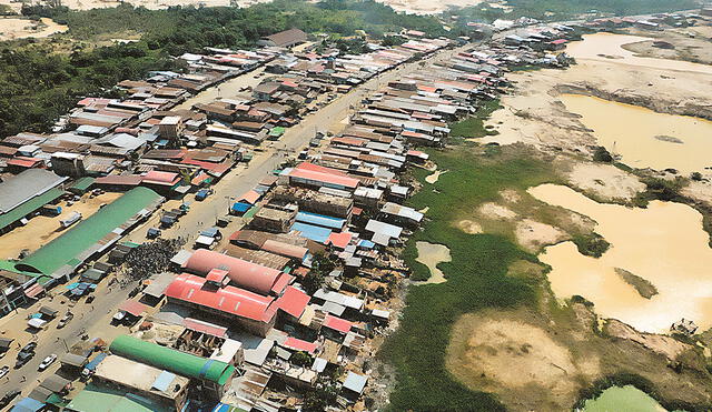 La zona de comercialización de oro está a un paso de la zona de extracción ilegal. El daño que sigue causando la minería es enorme. El Estado parece estar perdiendo esta batalla. Foto: Paolo Peña/La República