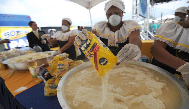 La harina PAN es uno de los productos que se han encarecidos tras la fuerte devaluación del Bolívar frente al dólar en Venezuela durante la última semana. Foto: AFP/referencial