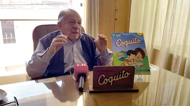 Lucidez plena. Don Everardo Zapata en su despacho, a sus 96 años sigue trabajando. Foto: La República
