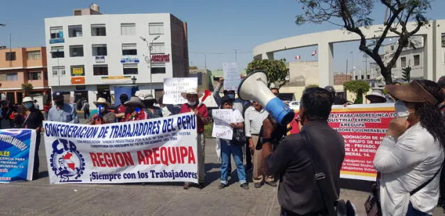 Decenas de trabajadores textiles realizaron una marcha. Foto: Alexis Choque/URPI
