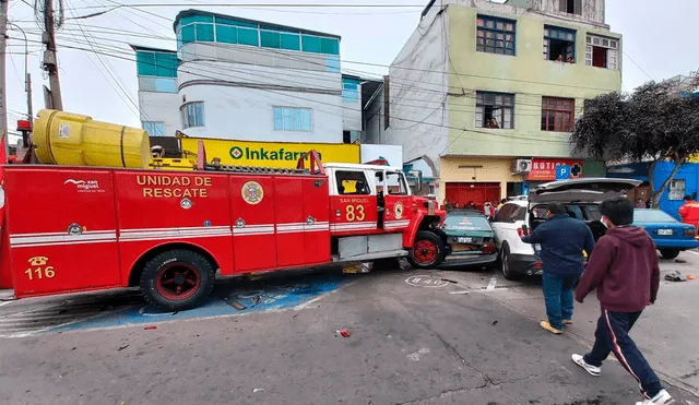 Accidente de tránsito: camión de bomberos y 3 vehículos chocaron en Magdalena del Mar. Foto: Edwin Valenzuela/LR