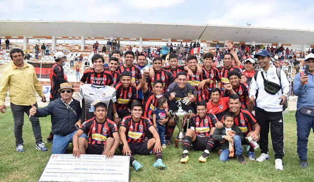 Lo celebraron en la cancha con sus hinchas. Foto: Pasión Deportiva Chiclayo