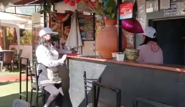 Una trabajadora del restaurante Ají Seco, ubicado en el distrito de Huaraz, entregó una gran suma de dinero que se le había caído a una comensal. Foto: captura de vídeo - Primera Edición