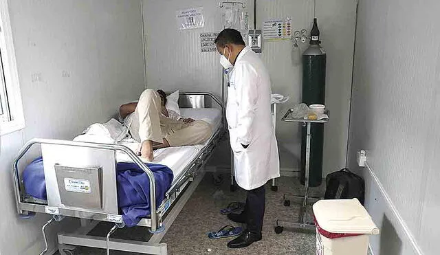 Tratamiento. En hospitales Goyeneche y Honorio se tiene ambientes especiales para tratar a pacientes sospechosos. Foto: EFE