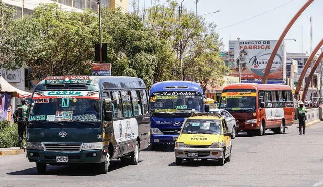 Empresarios del transporte urbano acusan pérdidas por suba de combustible. Foto: La República.