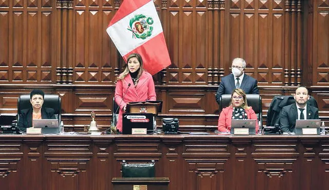 Mesa Directiva. Lady Camones, de APP, y Martha Moyano, de FP, dirigen el Parlamento. Foto: difusión