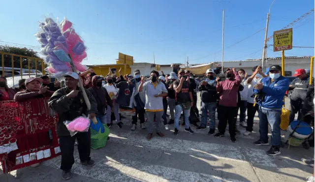 Los trabajadores informales afirmaron que tienen deudas y que la pandemia los afectó económicamente. Foto: Rosa Quincho/URPI-LR