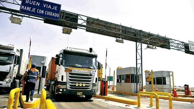 Para aplacar los reclamos de los transportistas el gobierno recurre al subsidio del peaje. Foto: La República