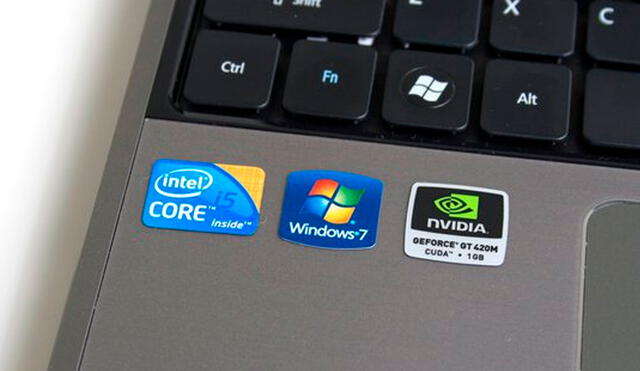 Solo las laptops de Apple no traen estos adhesivos. Foto: Quora