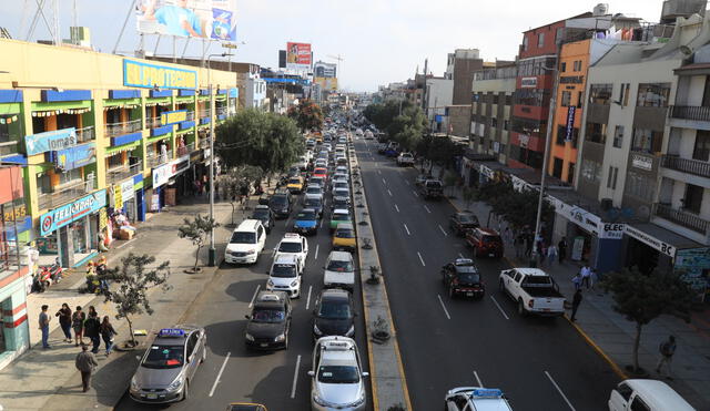 Gran cantidad de taxis informales se usan para cometer delitos. Foto: La República