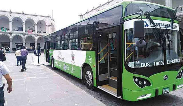 Buses ecológicos. Estas unidades usan energía eléctrica en lugar de combustible fósil. Es una gran alternativa para reducir emisiones. Foto: La República