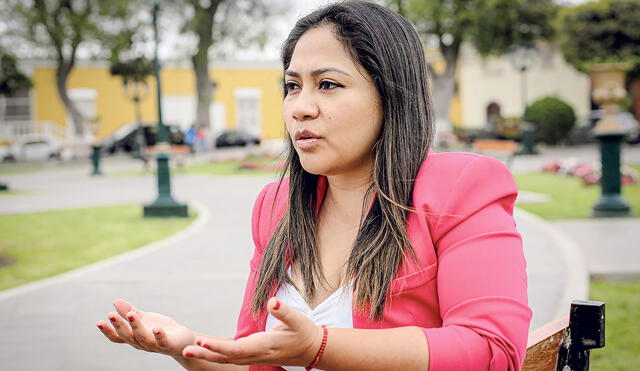 Expulsada de APP. Heidy Juárez fue quien grabó a César Acuña y Lady Camones.