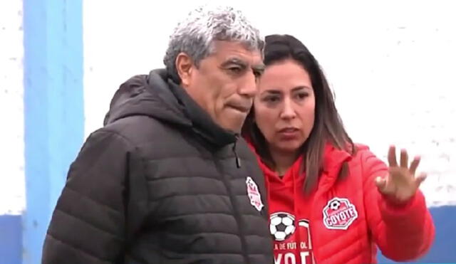 Julio ‘Coyote’ Rivera y Lorena Cárdenas inauguraron una nueva escuela de fútbol en Carabayllo. Foto: captura “En boca de todos”