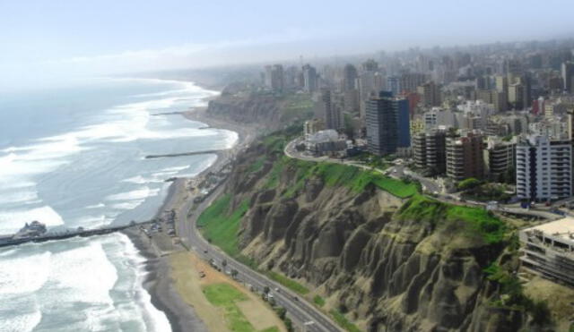 La Costa Verde fue creada con la tierra extraída de la vía Expresa. Foto: Sobre Perú