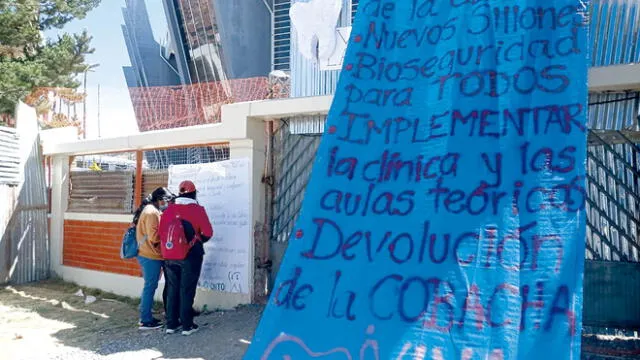 Toma. Local de la UNA Puno fue cerrado por estudiantes. Foto: Juan Carlos Cisneros/ La República