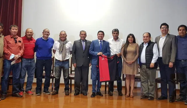 Los productores presentaron el trabajo audiovisual en presencia de exjugadores, como Raúl Obando, capitán de aquel histórico equipo. Foto: Alexis Choque/URPI-LR