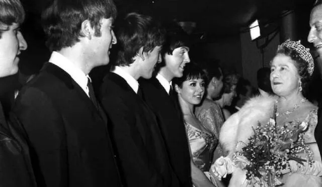 La reina Isabel II y los Beatles. Foto: archivo