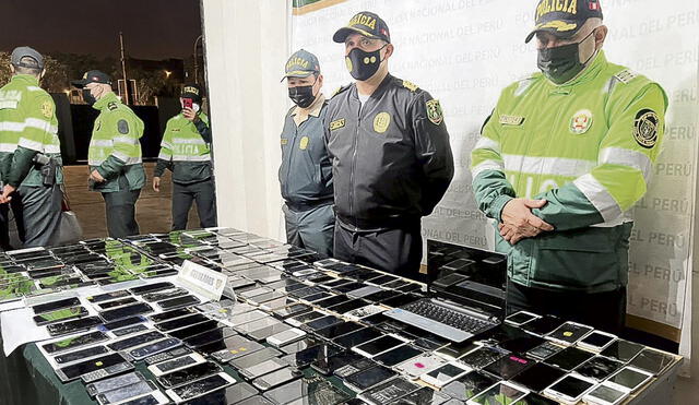 Acciones. La Policía viene realizando constantes operativos.En La Cachina del 12 de Canto Grande, en SJL, policías y fiscales recuperaron 728 celulares y detuvieron a 28 personas. Foto: difusión