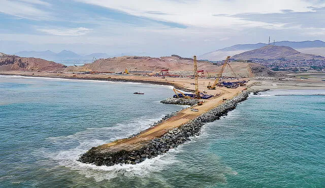 Alto impacto. La construcción del Puerto de Chancay, ubicado a 80 km al norte de Lima, en Huaral, beneficiará económicamente a miles de familias. Foto: Andina