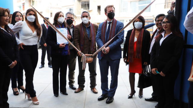 Gobernador Mesías Guevara y embajador del Reino Unido en el Perú, Gavin Cook, inauguraron Cetpro Cajamarca. Foto: GRC