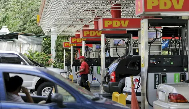 Revisa qué días te toca recibir la gasolina subsidiada de acuerdo al terminal de la placa de tu vehículo o moto. Foto: Marco Bello/Reuters