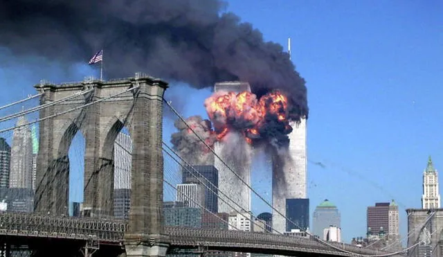 A las 8.46 y 9.03 a. m. del 11 de septiembre de 2001, los 2 aviones secuestrados por comandos islamistas se estrellaron contra las torres Norte y Sur del World Trade Center. Foto: Cordon press