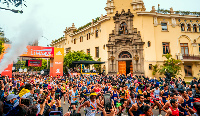 La municipalidad de Miraflores y Perú Runners organizaron el evento deportivo maratón Life Lima 42K. Foto: Municipalidad de Miraflores/Twitter