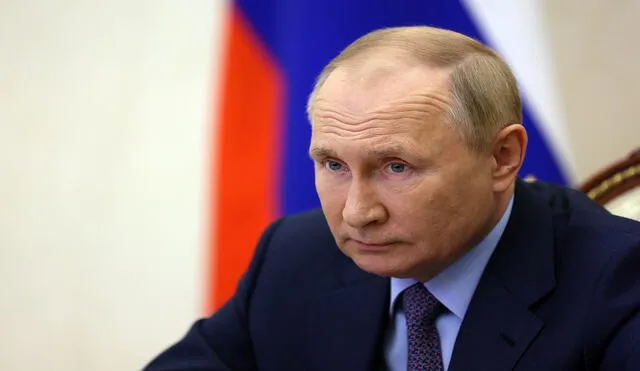 Más de 80 diputados municipales de Rusia piden la renuncia de Vladimir Putin durante este lunes 12 de septiembre de 2022. Foto: AFP