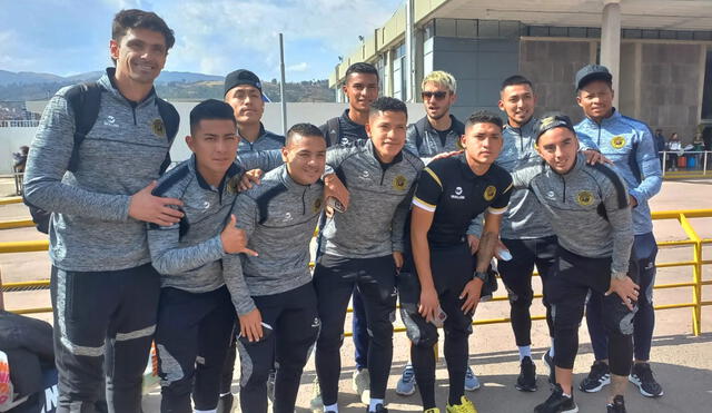 Plantel del Cusco FC fue recibido por hinchas a su llegada a la ciudad imperial. Foto: La República