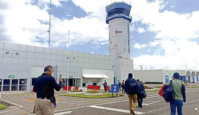 Problema. Cierre de aeropuerto genera controversia.