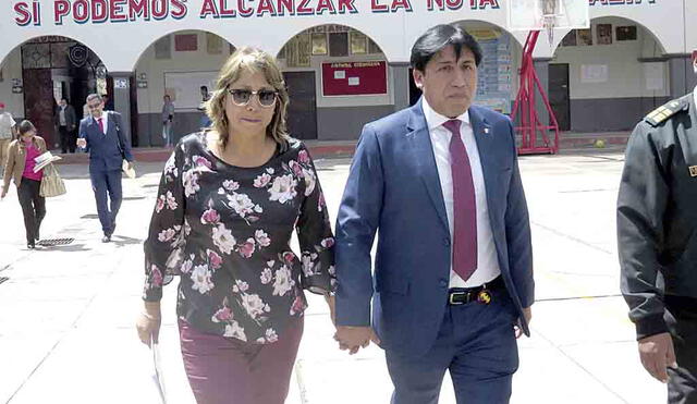 Héroes . Coronel PNP. Julio Becerra Cámara, junto a su esposa, la agente 'Gaviota'. Foto: La República