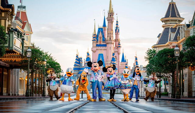 En Magic Kingdom, uno de los parques de Disney World, podrás visitar el famoso castillo y encontrarte con Mickey y sus amigos. Foto: Disney