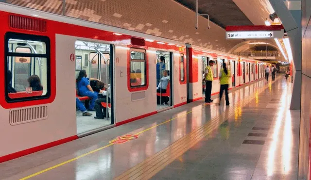 El Metro de Santiago comunicó que desde este 15 hasta el 18 de septiembre atenderá hasta las 00.30 horas en sus 19 estaciones. Foto: As Chile