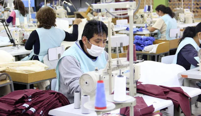 El sector manufactura, que representa el 16,52% de la producción nacional, se incrementó en 1,55% en julio. Foto: Andina