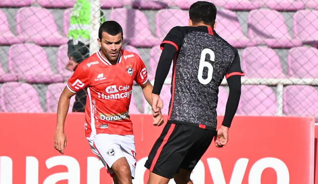 El Dominó y el 'Papá' empataron en un duelo emotivo en la parte final del partido. Foto: Liga 1